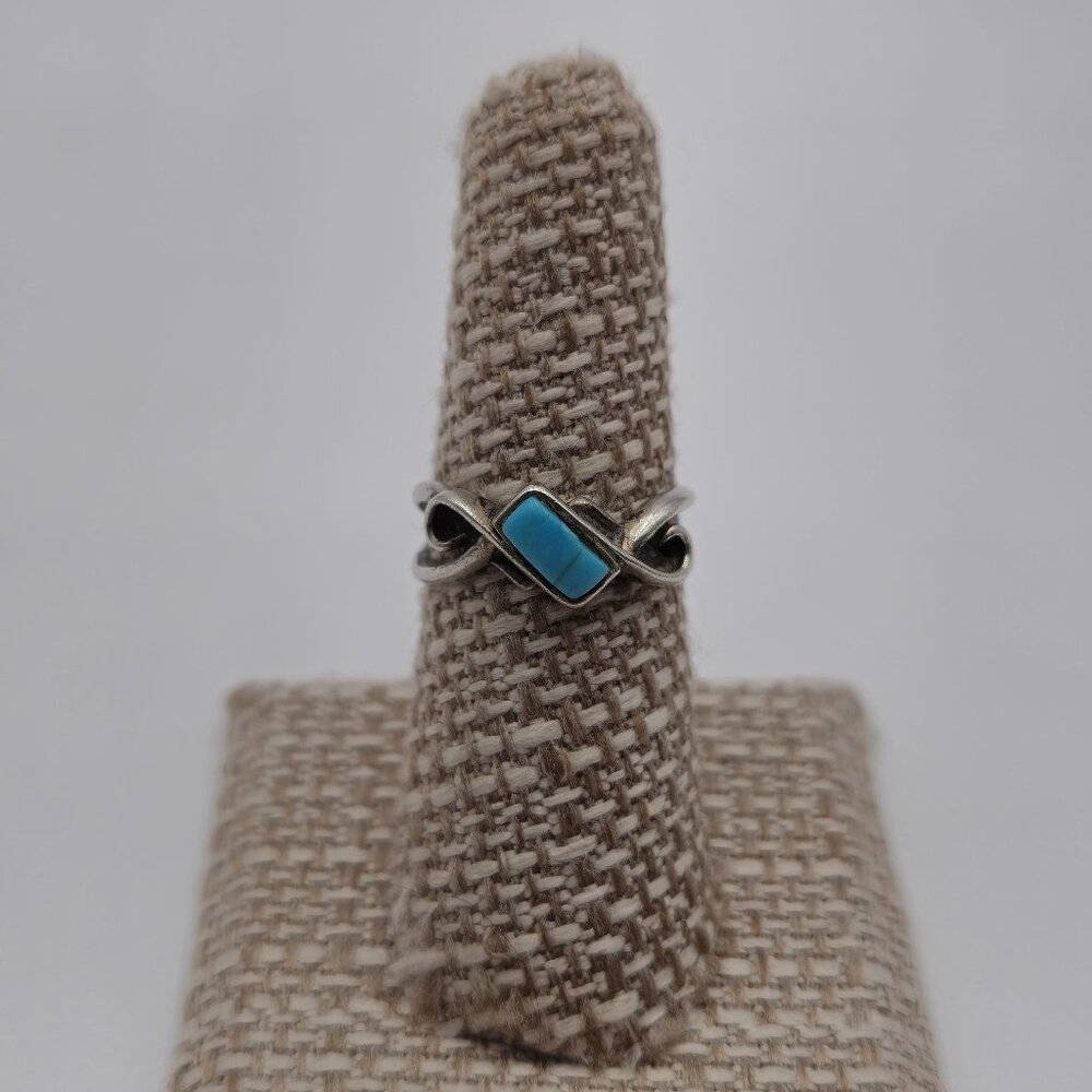 Size 7 Sterling Silver Tarnished Worn Blue Stone Ring A2908